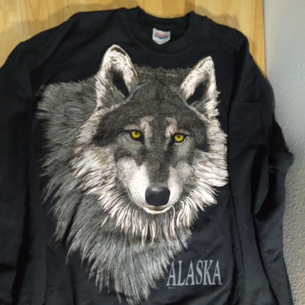 Vintage Alaska Gray Wolf Illustration Crewneck Sweatshirt